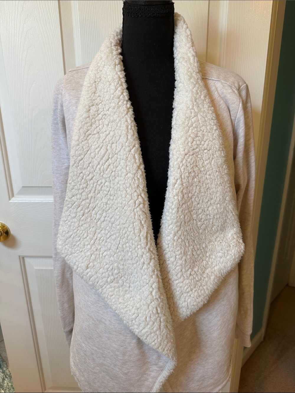 Hollister Cream Cozy Faux-Sherpa Collar Open Cardigan EUC